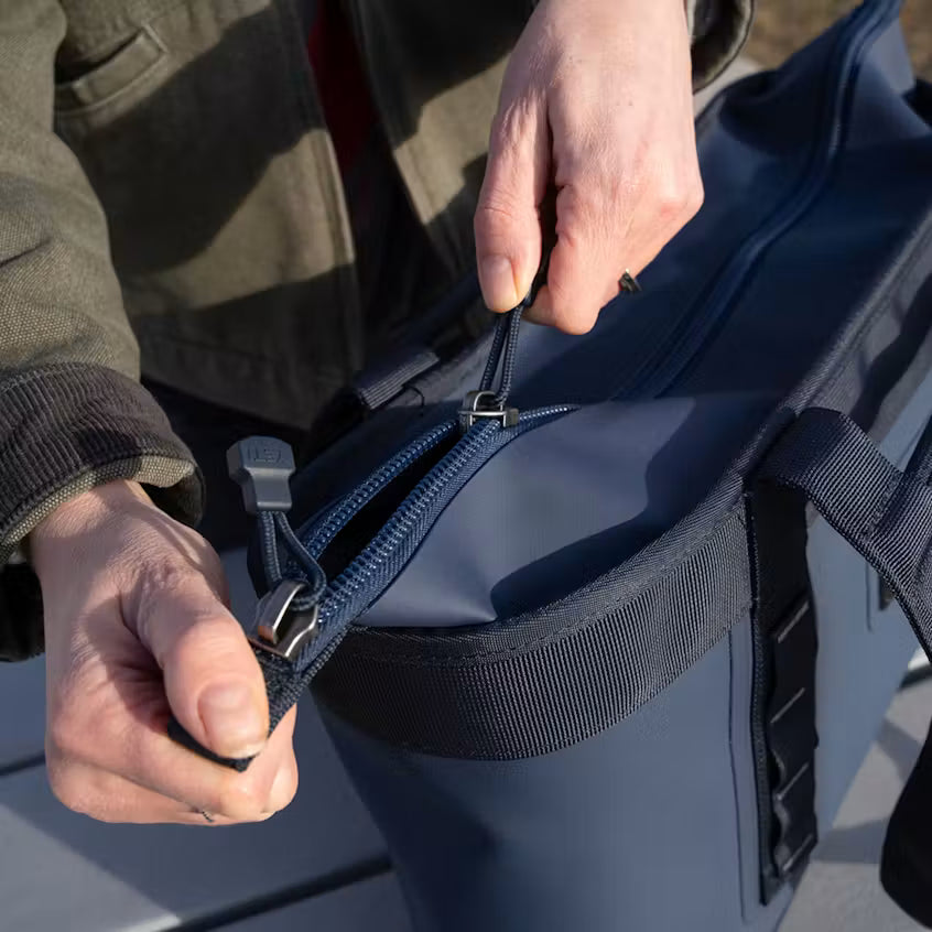 Camino 12 Zip Carryall